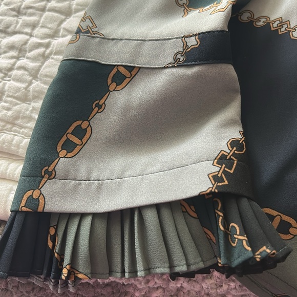 Ann Taylor‎ top - Picture 2 of 3